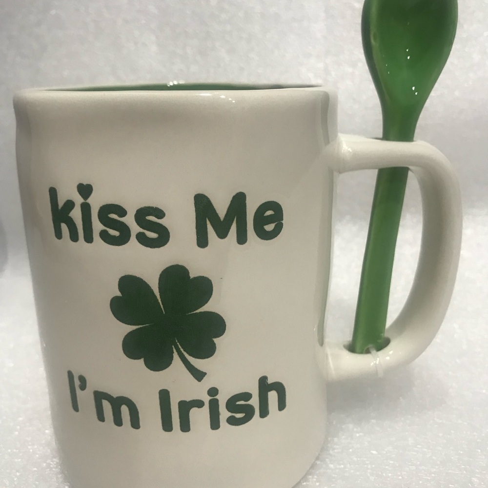 Kiss Me I'm Irish Mug with Spoon - Green and White brand new